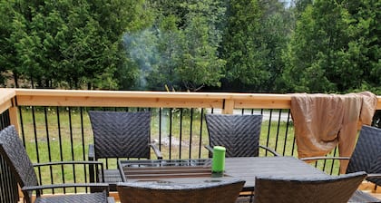 House/Cottage Rental on Quiet dead end road (housekeeping)