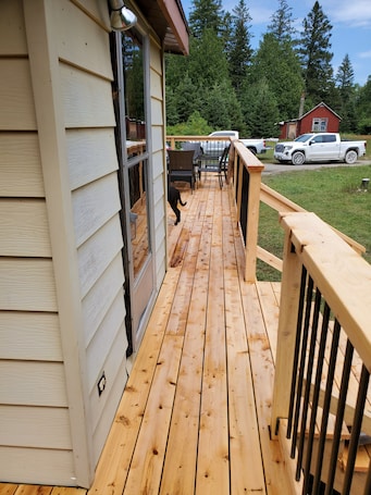 Property grounds. Michaels Bay Getaway -House/Cottage Rental on Quiet dead end road (housekeeping)