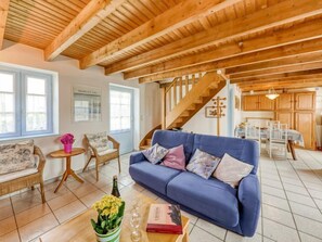 Fernseher, Kamin, DVD-Player