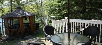 Beautiful Quant Cottage Located on Centennial Lake