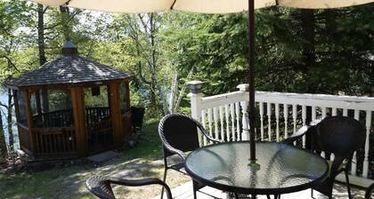 Beautiful Quant Cottage Located on Centennial Lake