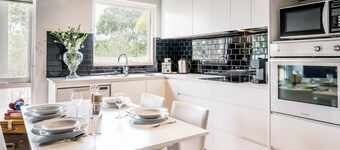 Renovated Retro Apartment Near Harbour Front Walks