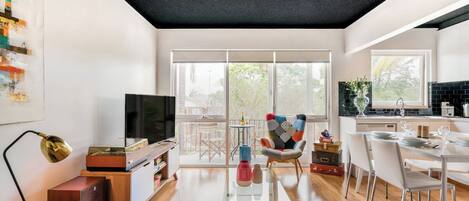 TV, strømmetjenester og stereoanlegg