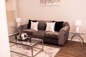 Smart TV, Netflix, Hulu, streaming services