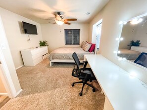 4 bedrooms, desk, iron/ironing board, free WiFi