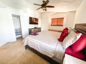 4 bedrooms, desk, iron/ironing board, free WiFi