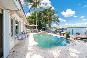 屋外プール、温水プール
