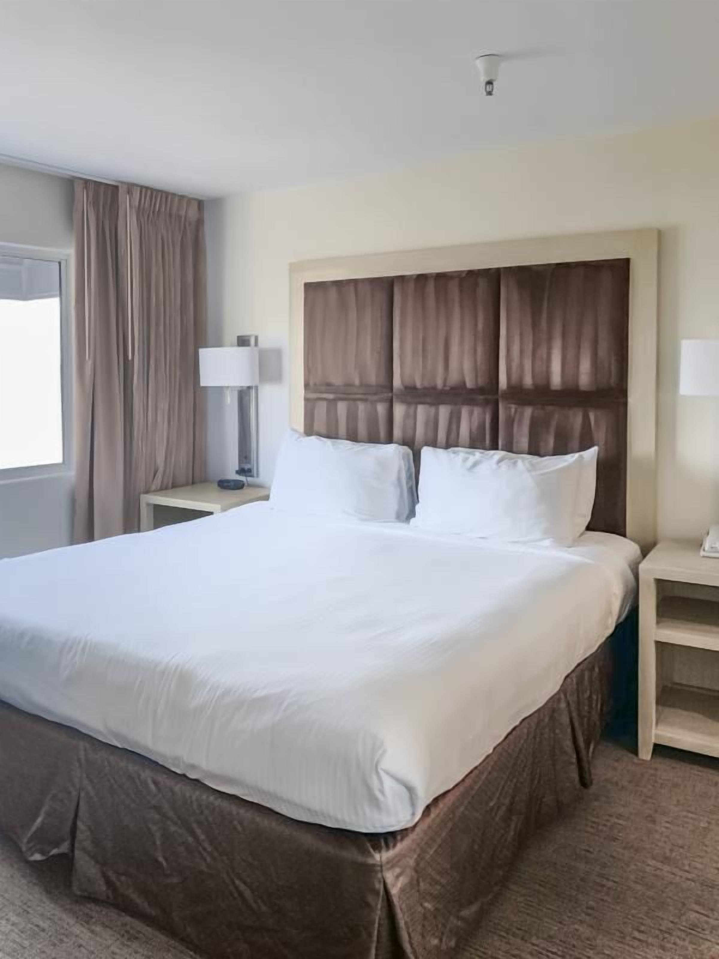Beachside Convenience, 3 Modern Units, Pool, Parking