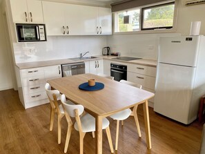 Dishwasher - Unit 14 Lake Views Mallacoota (Mallacoota)