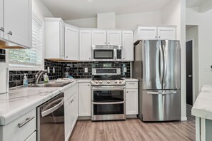 微波炉、烤箱、炉灶、洗碗机