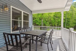 Outdoor dining - Livin' the Dream in Fish Creek! (Fish Creek)