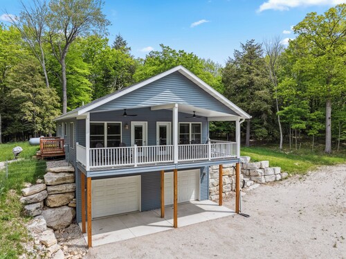 Modern home on Private wooded lot in Fish Creek!