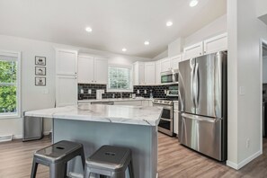 Mikroaaltouuni, uuni, liesi, astianpesukone