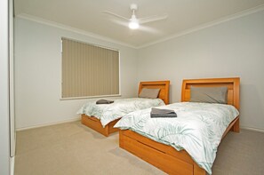 3 bedrooms, bed sheets