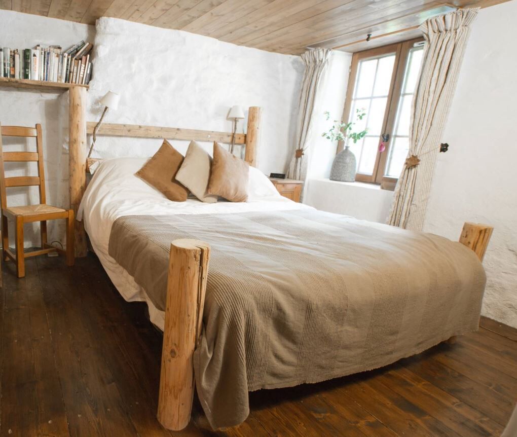 7 chambres, fer et planche à repasser, Wi-Fi, draps fournis