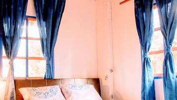 3 bedrooms, desk, free WiFi, bed sheets