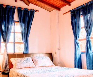 3 bedrooms, desk, free WiFi, bed sheets - Country house in Santa Elena, very close to Medellin (medellin)