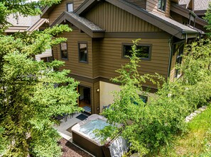 Outdoor spa tub - Year-Round Fun - Central Location, Private Hot Tub & 5-Min Walk to Free Shuttle! (Park City)