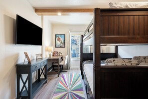 2 bedrooms, iron/ironing board, WiFi, bed sheets - Discover comfort in Park City Park Station 135, a cozy 2-bedroom condo near historic Old Town. (Park City)
