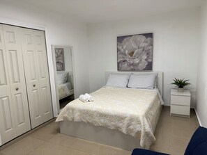 1 室のベッドルーム、WiFi (無料)、ベッドシーツ