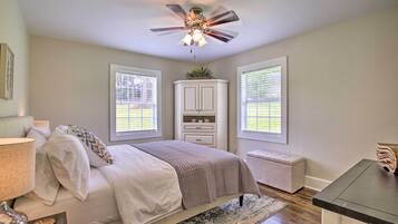 2 bedrooms, iron/ironing board, internet, bed sheets