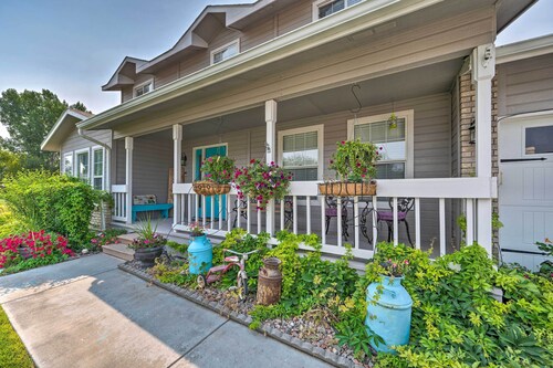 Idyllic Nampa Family Home with Hot Tub & Fire Pit!