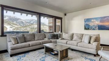 Smart-tv, pejs, bordfodbold, bordtennisbord