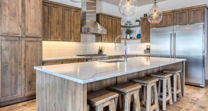 Luxury on Whitefish Mountain! 9BD 5.5BA Sleeps 25!