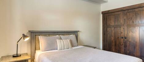 8 bedrooms, desk, iron/ironing board, free WiFi