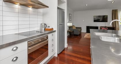 Russell Cottages - Russell Holiday Home