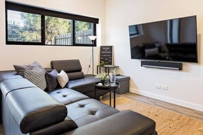 Living area - Rabbits Break Beachside Bliss Steps from Yallingup (Yallingup)