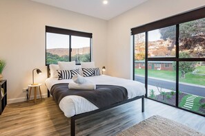 5 dormitoris, escriptori, planxa i posts de planxar i wifi 