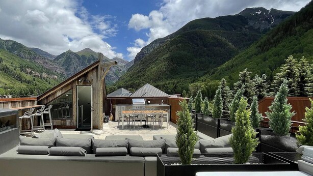 House, 4 Bedrooms | Balcony