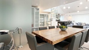 House, 4 Bedrooms | Dining