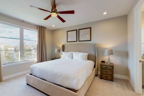 7 bedrooms, iron/ironing board, WiFi, bed sheets - Bright Oasis with Home Theater at Reunion (Kissimmee)