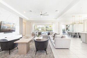 テレビ、卓球台