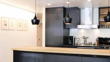 Condo, 3 Bedrooms | Private kitchen