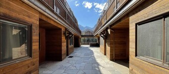 Downtown Modern Creekside by Exceptional Stays