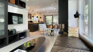 Condo, 3 Bedrooms | Living room