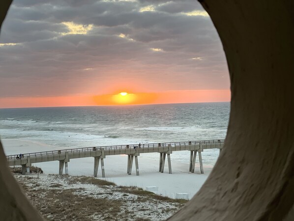 在海滩、沙滩椅