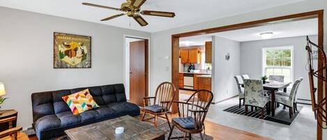 House, 4 Bedrooms | Living area | Smart TV, table tennis, streaming services