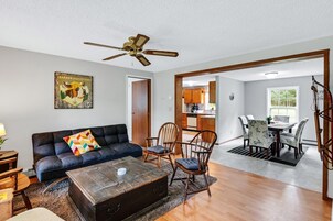 House, 4 Bedrooms | Living area | Smart TV, table tennis, streaming services