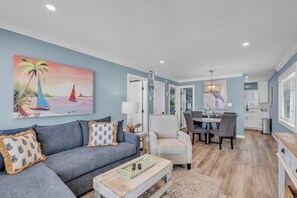 Condo, 2 habitaciones | Área de sala de estar