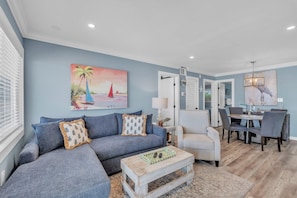 Condo, 2 Bedrooms | Living area