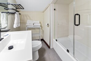 Combined shower/bathtub, hair dryer, towels, soap