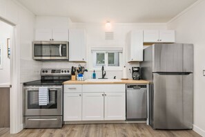 Fridge, microwave, oven, stovetop - Fantastic Central Rockaway Location, New Décor, *Pet Friendly*, Walk to Beach and Downtown, Unit 3 (Rockaway Beach)
