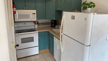 Kühlschrank, Mikrowelle, Geschirrspüler