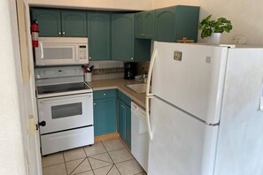 Fridge, microwave, dishwasher, coffee/tea maker - Unit 3, Pet Friendly, Near Beach,  Kitchen, WiFi (Rockaway Beach)