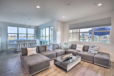 Lakefront Luxury-Tiffany Villa / House w/ Private Pool & Spa