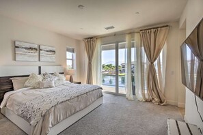 4 bedrooms, desk, iron/ironing board, travel crib